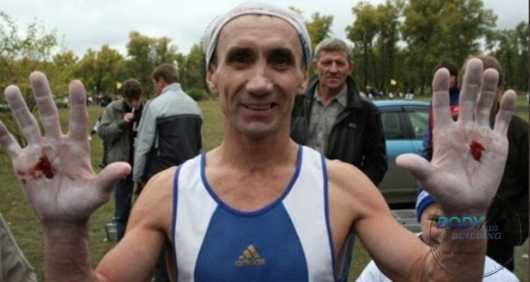 بالفيديو.. روسي عمره 59 عاما يحطم رقما عالميا بتمرين العقلة (Pull-up)